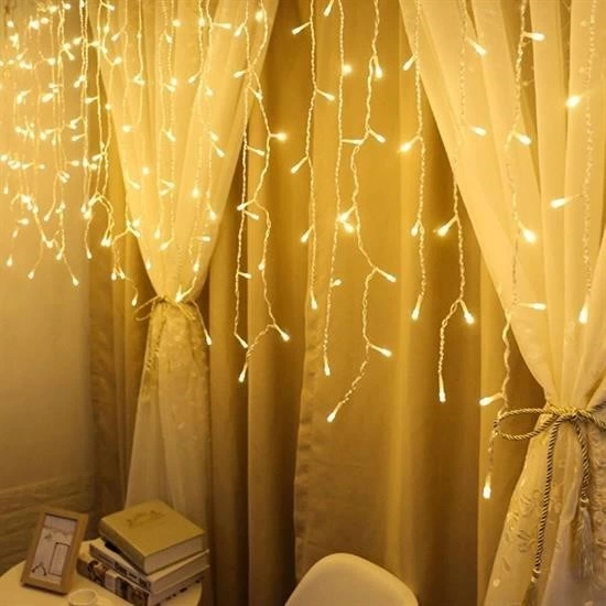 8 Fonksiyonlu 16 Saçaklı Perde Led 3 x 1