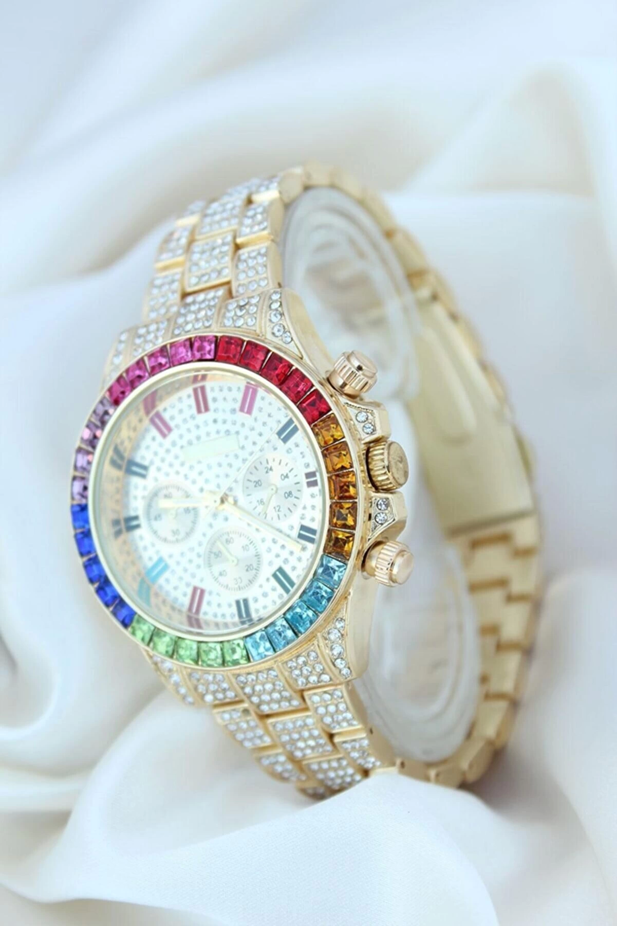 Clariss Trend Gold Metal Kordonlu Zirkon Taş Kaplama Renkli Taşlı Kasa Tasarımlı Lüx Kadın Kol Saat