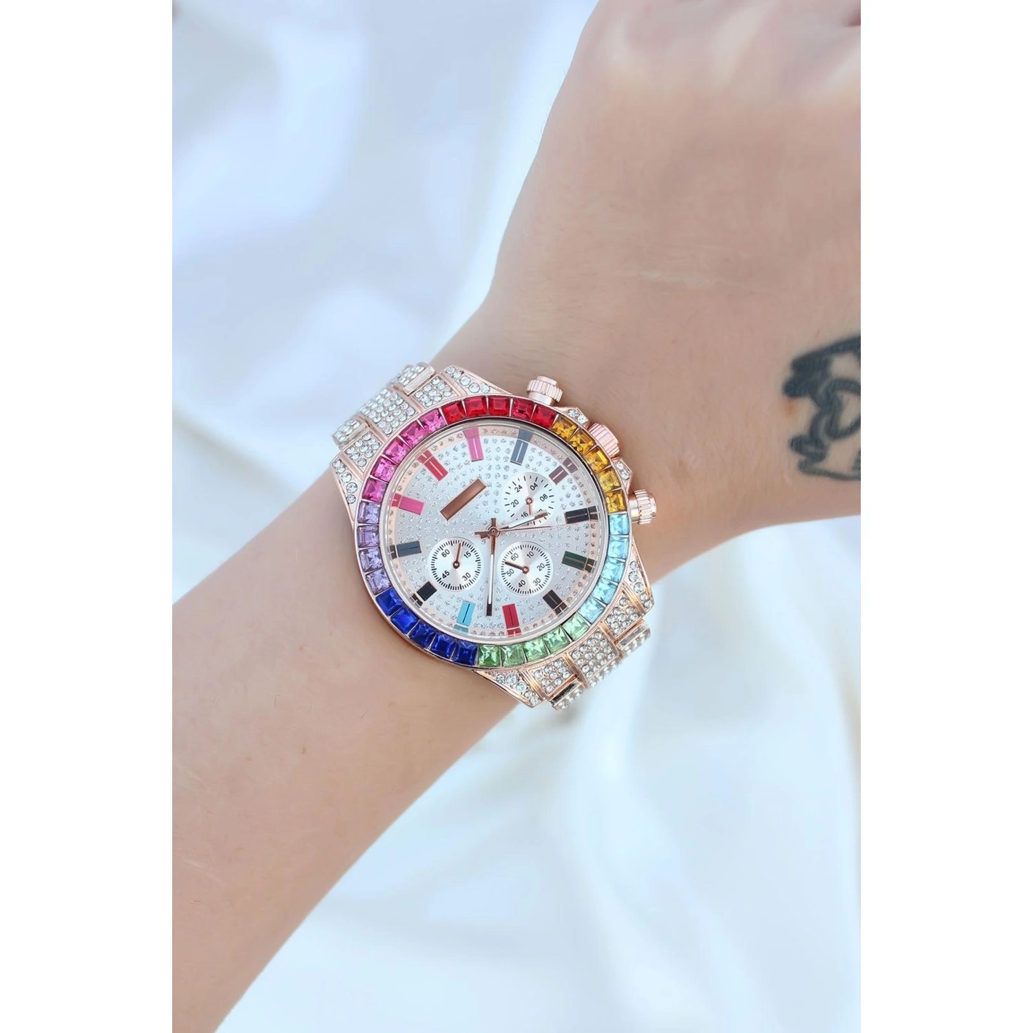 Clariss Trend Rose Metal Kordonlu Zirkon Taş Kaplama Renkli Taşlı Kasa Tasarımlı Lüx Kadın Kol Saat