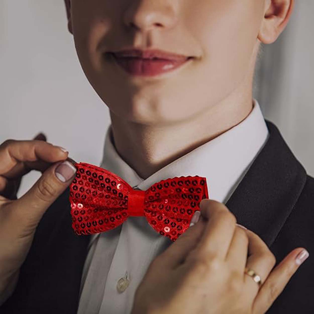 Галстук-бабочка Night Sparkle Red с пайетками 7x2 см