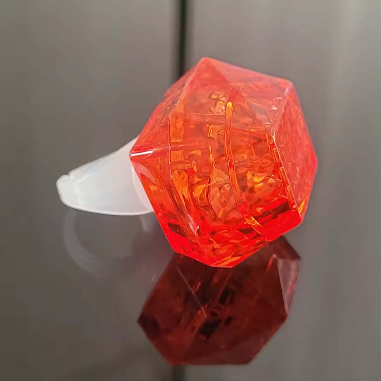 Светодиодная лампа Crystal Design, 3 режима, красное кольцо, 3,5 х 5 см