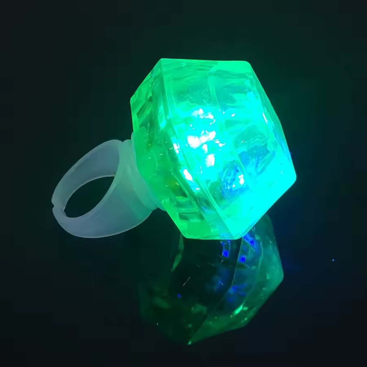Светодиодная лампа Crystal Design, 3 режима, зеленое кольцо, 3,5 х 5 см