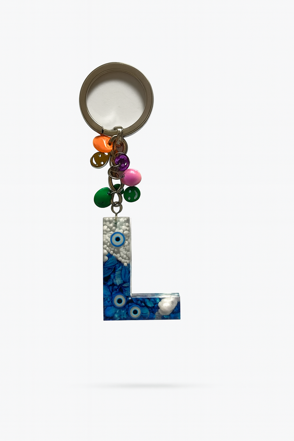 Epoksi Harf Anahtarlık – L Harfi, Nazar Boncuklu ve Renkli Charm Detaylı