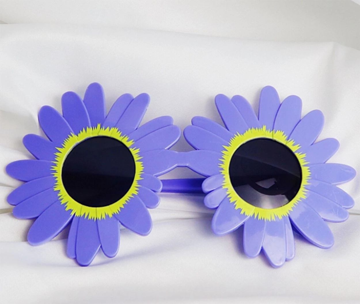 Mor Renk Papatya Şekilli Parti Gözlüğü 18x10 Cm