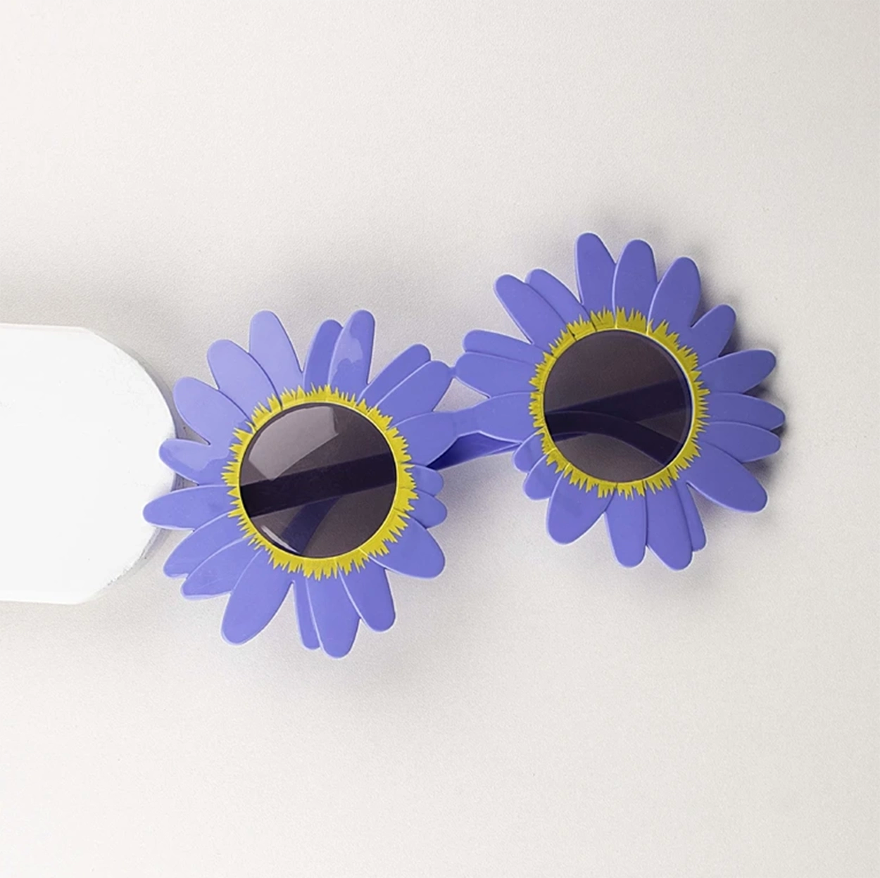 Mor Renk Papatya Şekilli Parti Gözlüğü 18x10 Cm