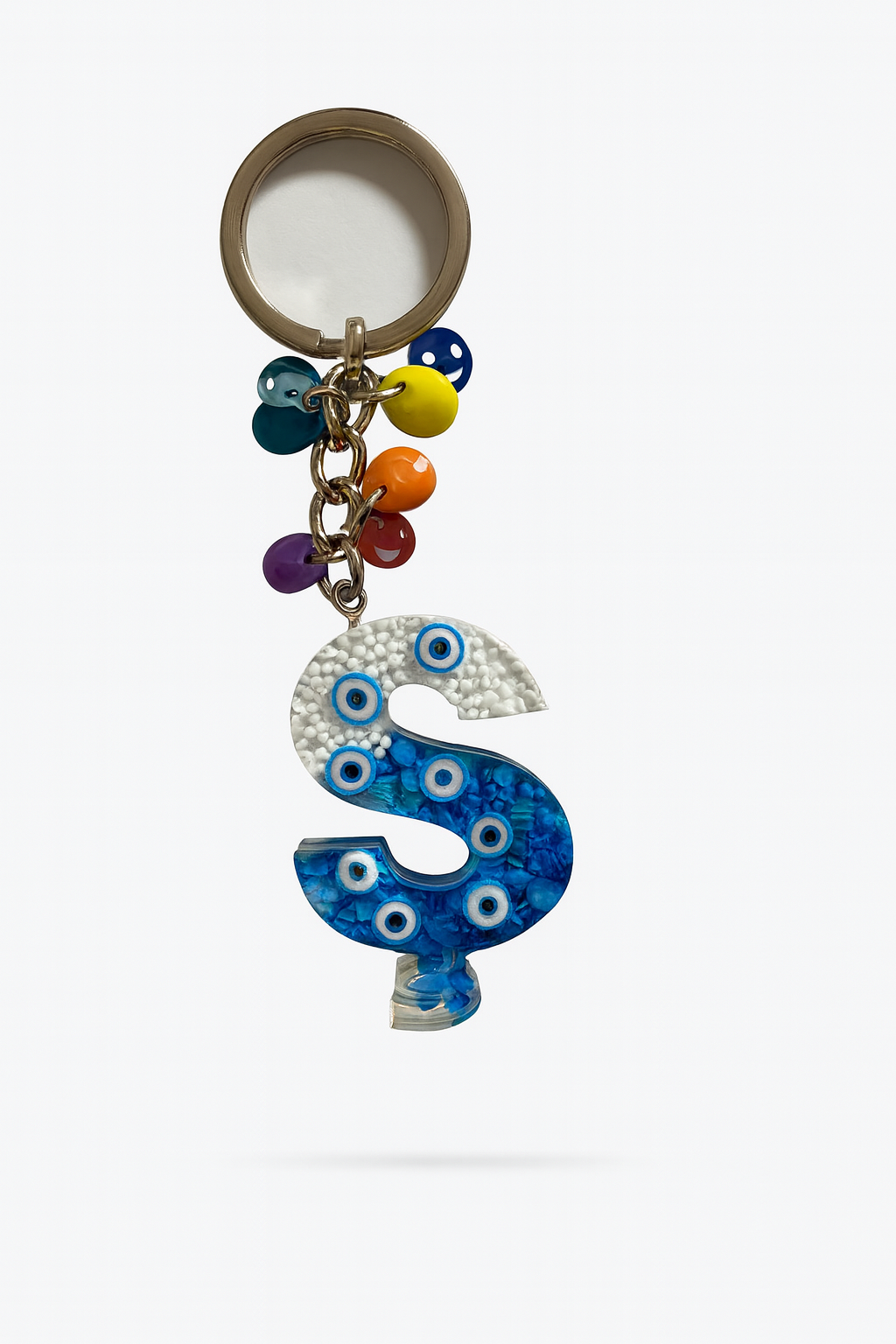 Epoksi Harf Anahtarlık – Ş Harfi, Nazar Boncuklu ve Renkli Charm Detaylı