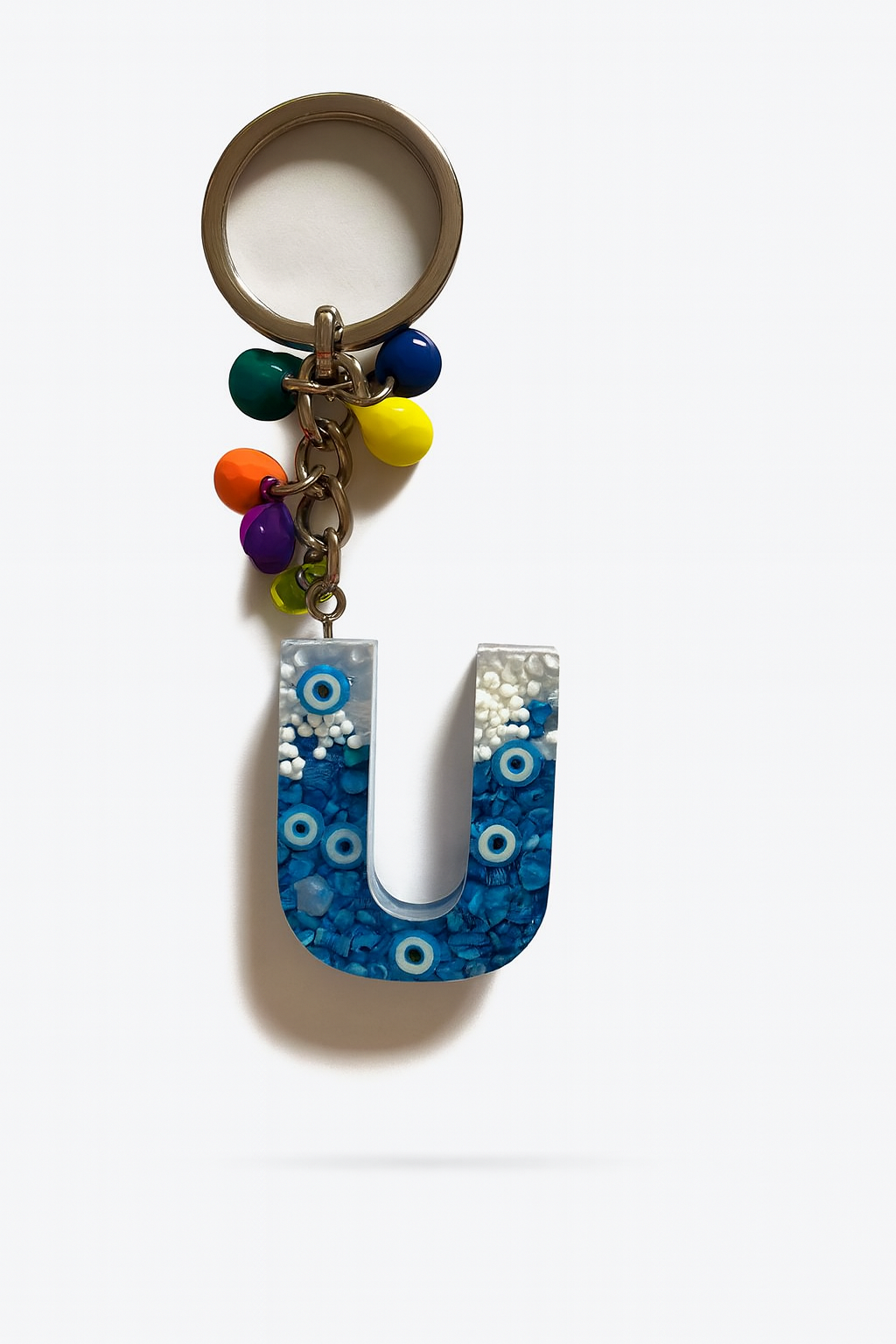Epoksi Harf Anahtarlık – U Harfi, Nazar Boncuklu ve Renkli Charm Detaylı