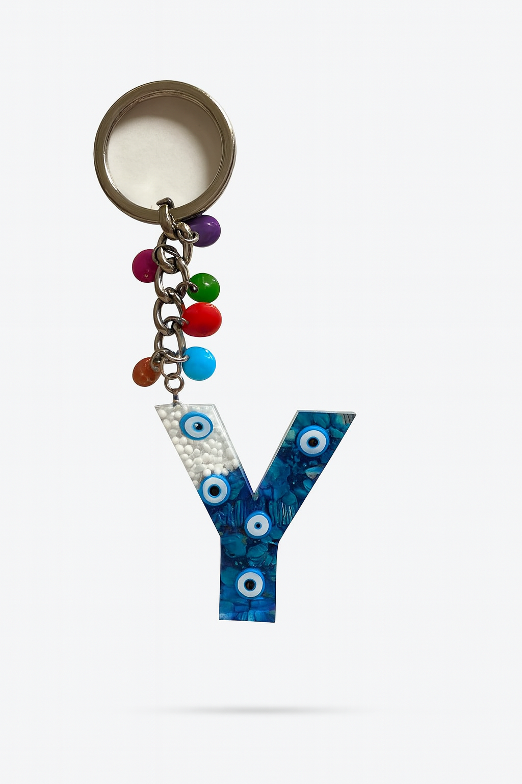 Epoksi Harf Anahtarlık – Y Harfi, Nazar Boncuklu ve Renkli Charm Detaylı